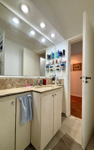 Apartamento à venda com 150m², 3 quartos e sem vaga Apartamento à venda com 150m², 3 quartos e sem vagaBanheiro social
