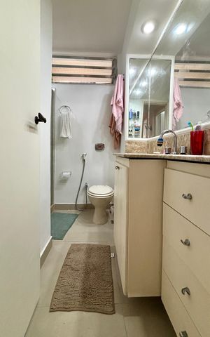Apartamento à venda com 150m², 3 quartos e sem vaga Apartamento à venda com 150m², 3 quartos e sem vagaBanheiro social