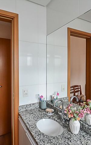 Apartamento à venda com 70m², 3 quartos e 2 vagas Apartamento à venda com 70m², 3 quartos e 2 vagasBanheiro da Suíte