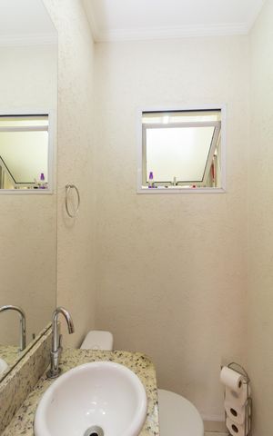 Casa de condomínio à venda com 169m², 3 quartos e 3 vagas Casa de condomínio à venda com 169m², 3 quartos e 3 vagasLavabo