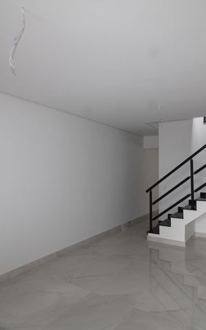 Casa à venda com 170m², 3 quartos e 2 vagasSala