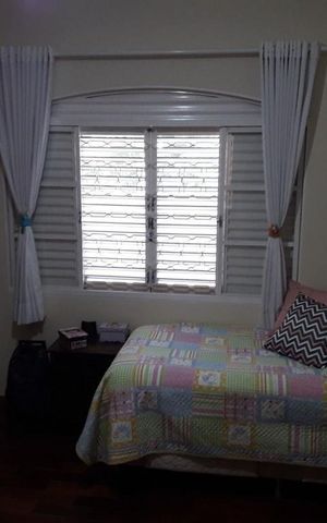 Casa à venda com 235m², 3 quartos e 4 vagas