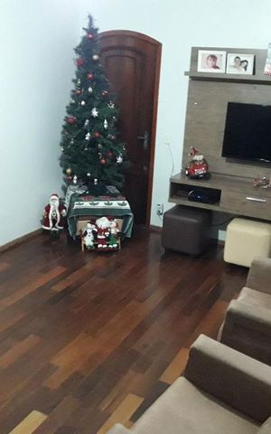 Casa à venda com 235m², 3 quartos e 4 vagas