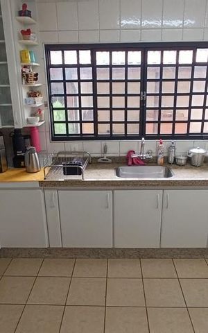 Casa à venda com 327m², 4 quartos e 5 vagas