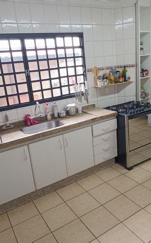 Casa à venda com 327m², 4 quartos e 5 vagas