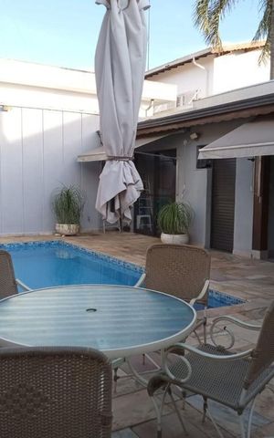 Casa à venda com 281m², 3 quartos e 4 vagas