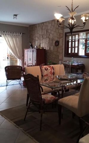 Casa à venda com 281m², 3 quartos e 4 vagas
