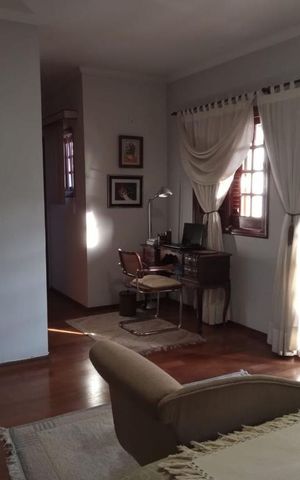Casa à venda com 281m², 3 quartos e 4 vagas