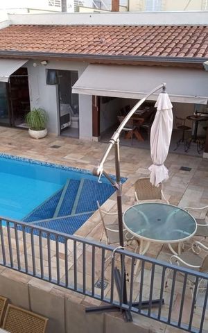 Casa à venda com 281m², 3 quartos e 4 vagas