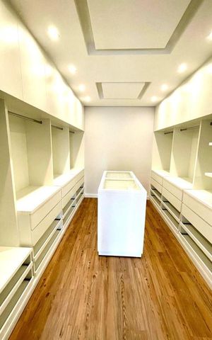 Casa de condomínio à venda com 468m², 4 quartos e 6 vagas