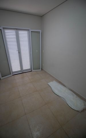 Casa à venda com 288m², 4 quartos e 5 vagas Casa à venda com 288m², 4 quartos e 5 vagasEscritório