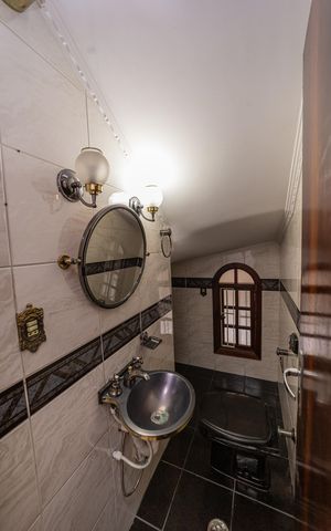 Casa à venda com 230m², 4 quartos e 4 vagas Casa à venda com 230m², 4 quartos e 4 vagasLavabo
