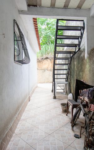 Casa à venda com 144m², 3 quartos e 1 vaga Casa à venda com 144m², 3 quartos e 1 vagaVaranda