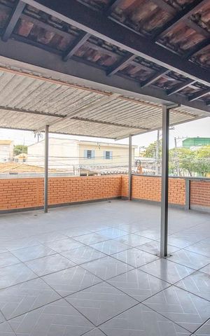 Casa à venda com 285m², 4 quartos e 2 vagas Casa à venda com 285m², 4 quartos e 2 vagasVaranda