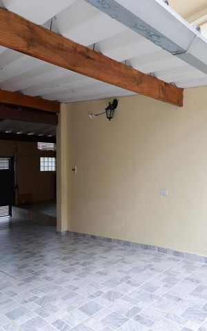 Casa à venda com 430m², 4 quartos e 2 vagas Casa à venda com 430m², 4 quartos e 2 vagasGaragem