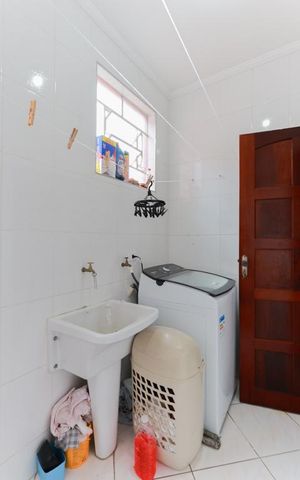 Casa à venda com 430m², 4 quartos e 2 vagas Casa à venda com 430m², 4 quartos e 2 vagasCasa 2 - Área de serviço
