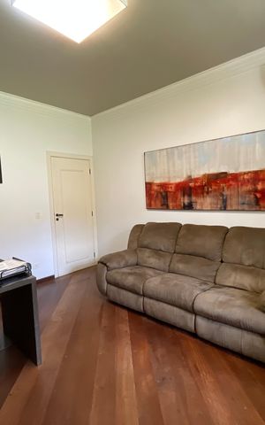 Casa de condomínio para alugar com 505m², 4 quartos e 6 vagasEscritório