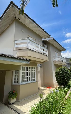 Casa de condomínio para alugar com 505m², 4 quartos e 6 vagasFachada