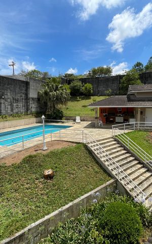 Casa de condomínio para alugar com 505m², 4 quartos e 6 vagasPiscina