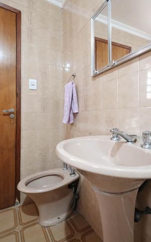 Casa à venda com 159m², 3 quartos e 2 vagasBanheiro 2