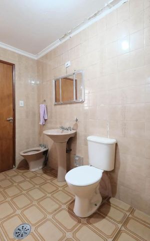 Casa à venda com 159m², 3 quartos e 2 vagasBanheiro 2