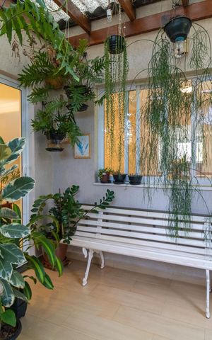 Casa à venda com 254m², 3 quartos e 2 vagas Casa à venda com 254m², 3 quartos e 2 vagasVaranda