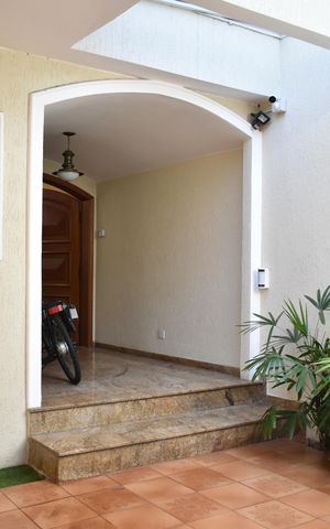 Casa à venda com 327m², 4 quartos e 3 vagasEntrada