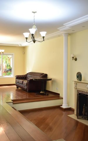 Casa à venda com 327m², 4 quartos e 3 vagasSala