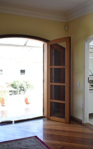 Casa à venda com 327m², 4 quartos e 3 vagasVaranda da Suíte 1