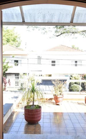 Casa à venda com 327m², 4 quartos e 3 vagasVaranda da Suíte 1