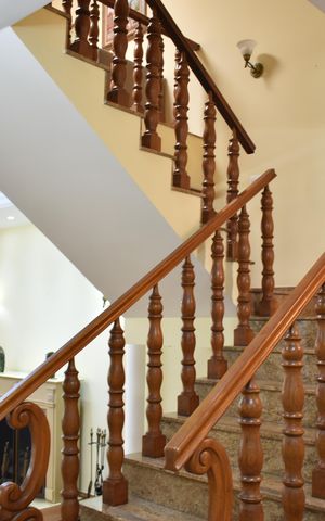 Casa à venda com 327m², 4 quartos e 3 vagasEscada