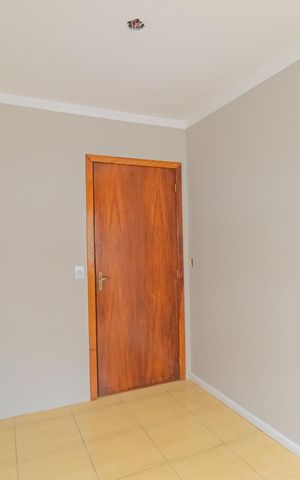Casa de condomínio à venda com 200m², 5 quartos e 4 vagas Casa de condomínio à venda com 200m², 5 quartos e 4 vagasQuarto 1