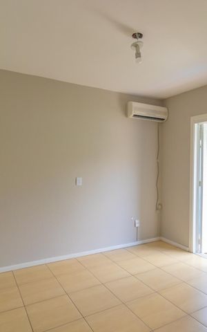 Casa de condomínio à venda com 200m², 5 quartos e 4 vagas Casa de condomínio à venda com 200m², 5 quartos e 4 vagasQuarto 4