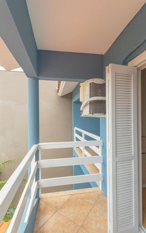 Casa de condomínio à venda com 200m², 5 quartos e 4 vagas Casa de condomínio à venda com 200m², 5 quartos e 4 vagasSacada da suíte