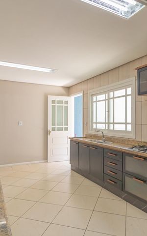 Casa de condomínio à venda com 200m², 5 quartos e 4 vagas Casa de condomínio à venda com 200m², 5 quartos e 4 vagasSala/Cozinha