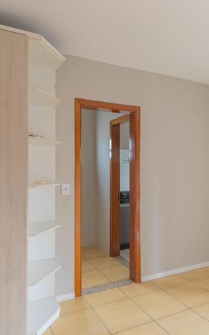 Casa de condomínio à venda com 200m², 5 quartos e 4 vagas Casa de condomínio à venda com 200m², 5 quartos e 4 vagasSuíte