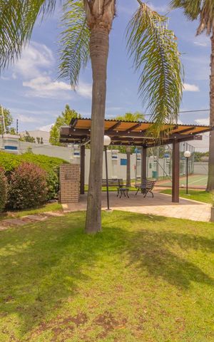 Casa de condomínio à venda com 200m², 5 quartos e 4 vagas Casa de condomínio à venda com 200m², 5 quartos e 4 vagasÁrea comum - Churrasqueira