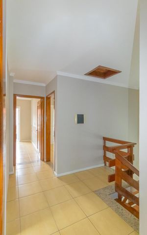 Casa de condomínio à venda com 200m², 5 quartos e 4 vagas Casa de condomínio à venda com 200m², 5 quartos e 4 vagasCorredor