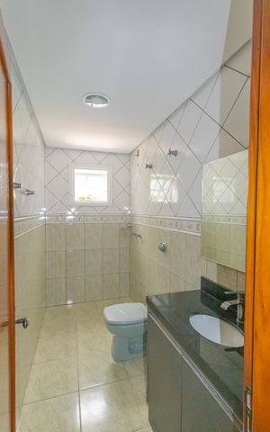 Casa de condomínio à venda com 200m², 5 quartos e 4 vagas Casa de condomínio à venda com 200m², 5 quartos e 4 vagasBanheiro Social-2