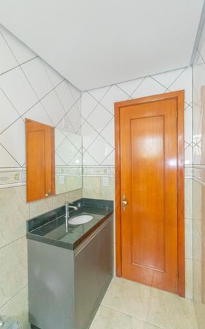 Casa de condomínio à venda com 200m², 5 quartos e 4 vagas Casa de condomínio à venda com 200m², 5 quartos e 4 vagasBanheiro Social-2
