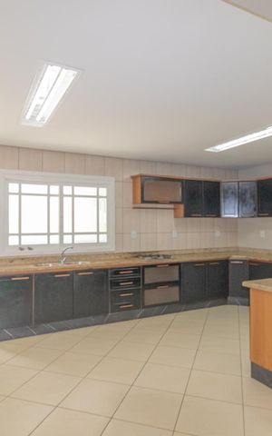 Casa de condomínio à venda com 200m², 5 quartos e 4 vagas Casa de condomínio à venda com 200m², 5 quartos e 4 vagasSala/Cozinha