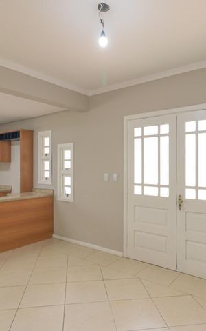 Casa de condomínio à venda com 200m², 5 quartos e 4 vagas Casa de condomínio à venda com 200m², 5 quartos e 4 vagasSala/Cozinha