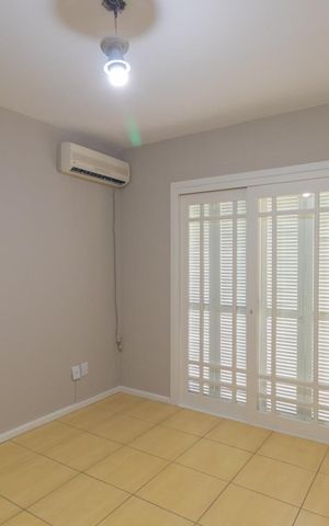 Casa de condomínio à venda com 200m², 5 quartos e 4 vagas Casa de condomínio à venda com 200m², 5 quartos e 4 vagasQuarto 3