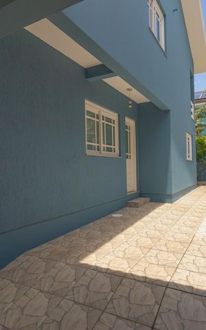 Casa de condomínio à venda com 200m², 5 quartos e 4 vagas Casa de condomínio à venda com 200m², 5 quartos e 4 vagasÁrea externa/Lateral