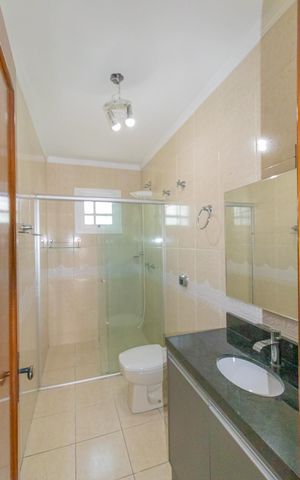Casa de condomínio à venda com 200m², 5 quartos e 4 vagas Casa de condomínio à venda com 200m², 5 quartos e 4 vagasBanheiro Social-1