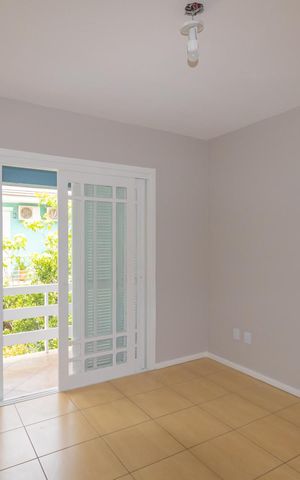 Casa de condomínio à venda com 200m², 5 quartos e 4 vagas Casa de condomínio à venda com 200m², 5 quartos e 4 vagasQuarto 4
