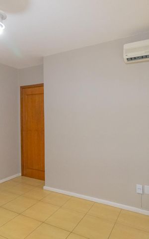 Casa de condomínio à venda com 200m², 5 quartos e 4 vagas Casa de condomínio à venda com 200m², 5 quartos e 4 vagasQuarto 3