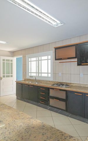 Casa de condomínio à venda com 200m², 5 quartos e 4 vagas Casa de condomínio à venda com 200m², 5 quartos e 4 vagasSala/Cozinha