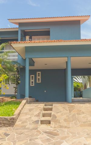 Casa de condomínio à venda com 200m², 5 quartos e 4 vagas Casa de condomínio à venda com 200m², 5 quartos e 4 vagasFachada