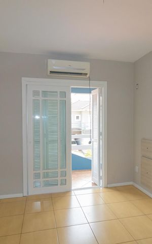 Casa de condomínio à venda com 200m², 5 quartos e 4 vagas Casa de condomínio à venda com 200m², 5 quartos e 4 vagasSuíte